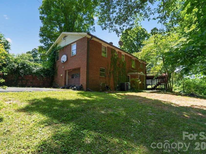 2291 19th Avenue, Hickory, NC 28601.  MLS# CAR4387606, YatesRealty ID 28330. 