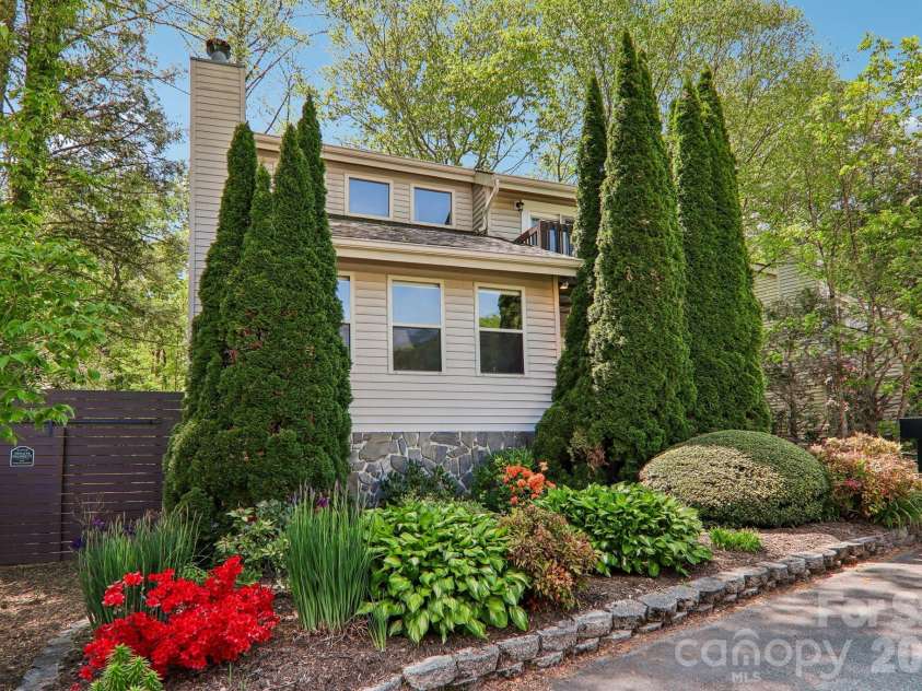 12 Indian Trace Road, Maggie Valley, NC 28751.  MLS# CAR4375267, YatesRealty ID 28332. 