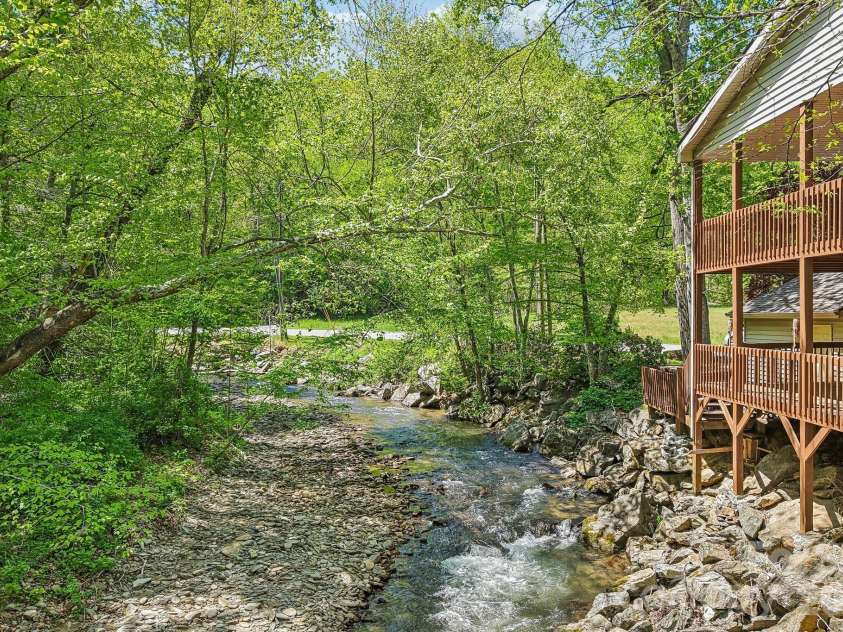 12 Indian Trace Road, Maggie Valley, NC 28751.  MLS# CAR4375267, YatesRealty ID 28332. 