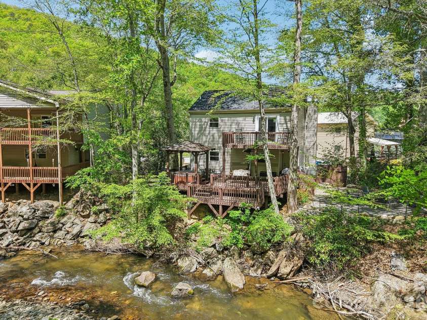 12 Indian Trace Road, Maggie Valley, NC 28751.  MLS# CAR4375267, YatesRealty ID 28332. 