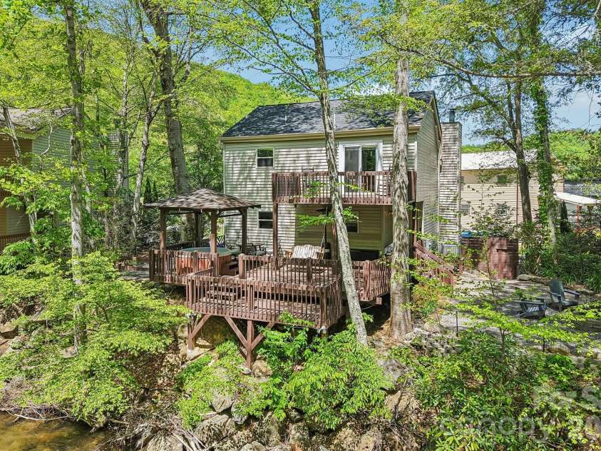 12 Indian Trace Road, Maggie Valley, NC 28751.  MLS# CAR4375267, YatesRealty ID 28332. 