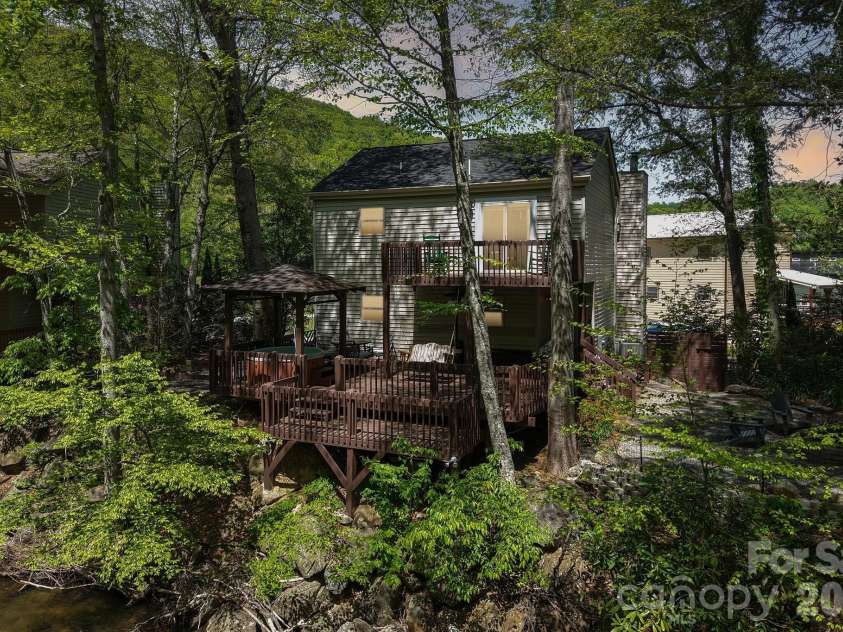 12 Indian Trace Road, Maggie Valley, NC 28751.  MLS# CAR4375267, YatesRealty ID 28332. 