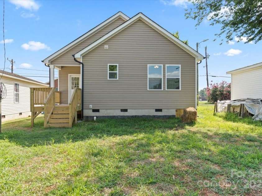 105 Correll Street, Salisbury, NC 28144.  MLS# CAR4285368, YatesRealty ID 28334. 