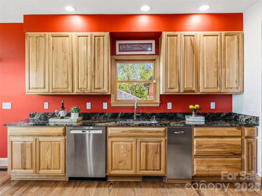 91 Great Oak Lane, Fairview, NC 28730.  MLS# CAR4376722, YatesRealty ID 28334. 