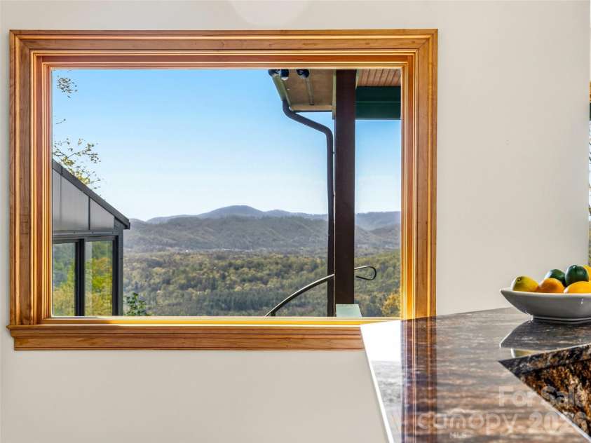 91 Great Oak Lane, Fairview, NC 28730.  MLS# CAR4376722, YatesRealty ID 28334. 