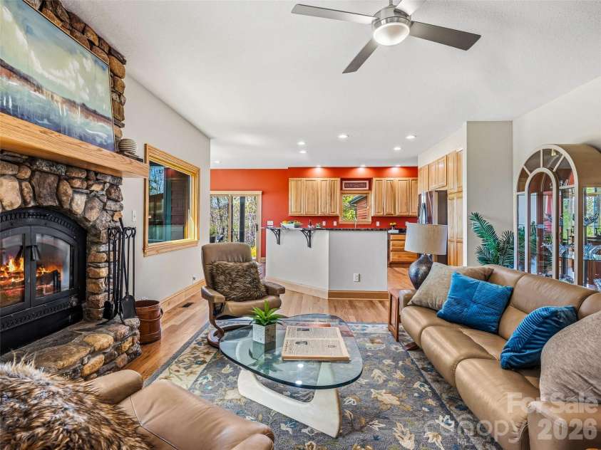 91 Great Oak Lane, Fairview, NC 28730.  MLS# CAR4376722, YatesRealty ID 28334. Cozy Great Room w fireplace