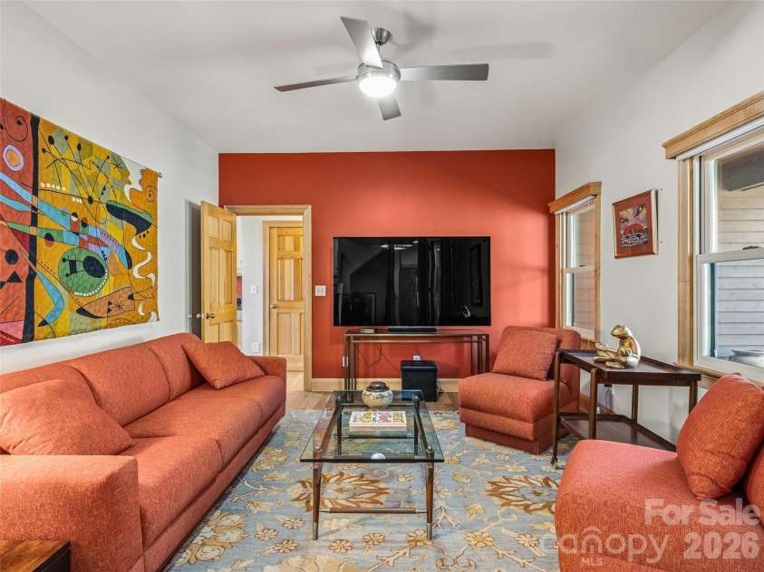 91 Great Oak Lane, Fairview, NC 28730.  MLS# CAR4376722, YatesRealty ID 28334. Living room