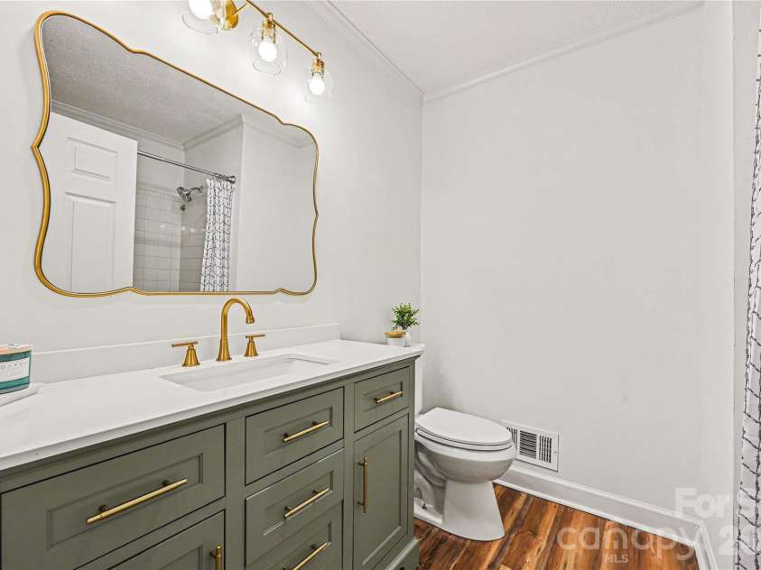 716 Grandview Drive, Concord, NC 28025.  MLS# CAR4390643, YatesRealty ID 28336. Full Guest Bathroom