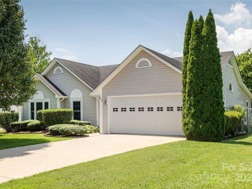 802 Woodlark Court, Fletcher, NC 28732.  MLS# CAR4274029, YatesRealty ID 28336. 802 Woodlark