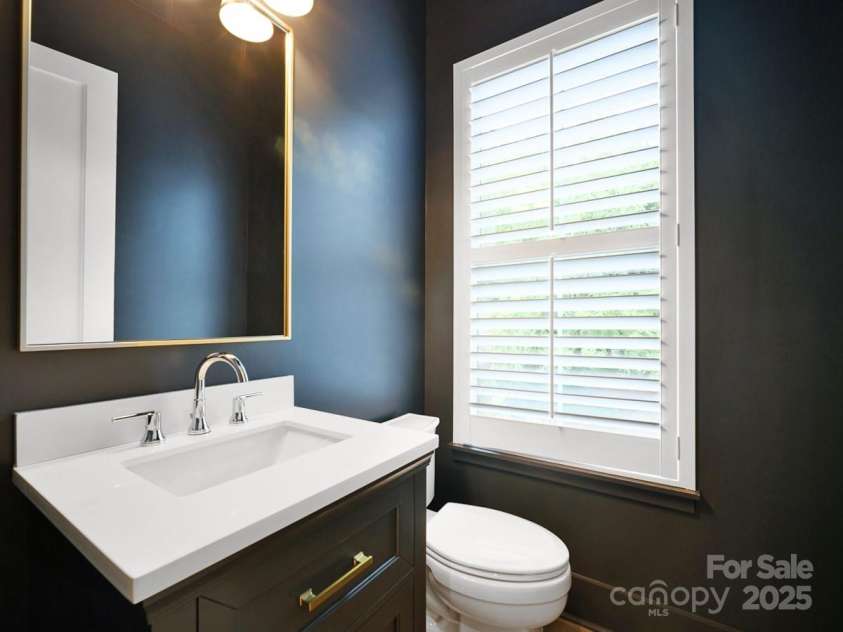 2530 Park Rose Lane, Charlotte, NC 28204.  MLS# CAR4214726, YatesRealty ID 28338. Powder Room