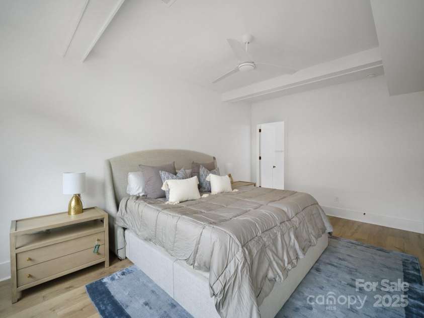 2530 Park Rose Lane, Charlotte, NC 28204.  MLS# CAR4214726, YatesRealty ID 28338. Primary Bedroom