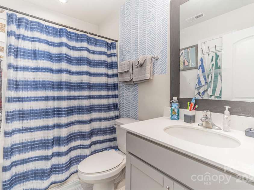 1132 Keydet Drive, Charlotte, NC 28216.  MLS# CAR4321794, YatesRealty ID 2834. Bathroom 2