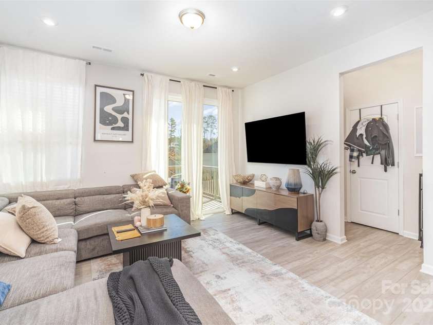 1132 Keydet Drive, Charlotte, NC 28216.  MLS# CAR4321794, YatesRealty ID 2834. Living Room