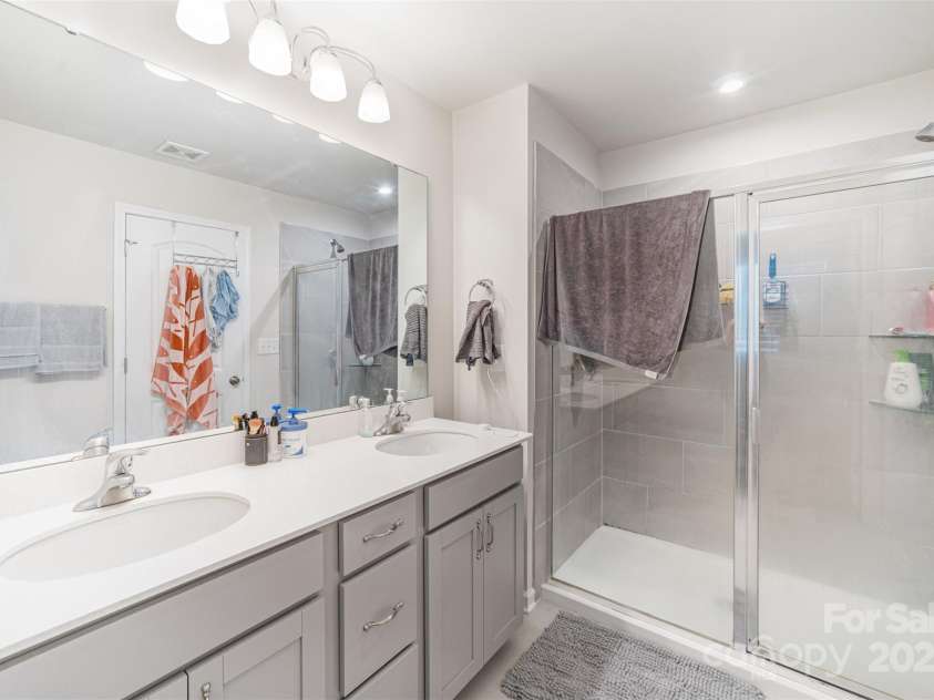 1132 Keydet Drive, Charlotte, NC 28216.  MLS# CAR4321794, YatesRealty ID 2834. Primary Bathroom