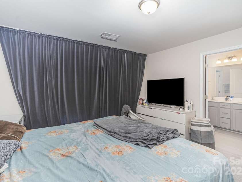 1132 Keydet Drive, Charlotte, NC 28216.  MLS# CAR4321794, YatesRealty ID 2834. Primary Bedroom