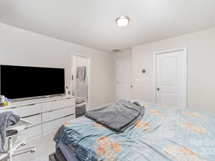 1132 Keydet Drive, Charlotte, NC 28216.  MLS# CAR4321794, YatesRealty ID 2834. Primary Bedroom