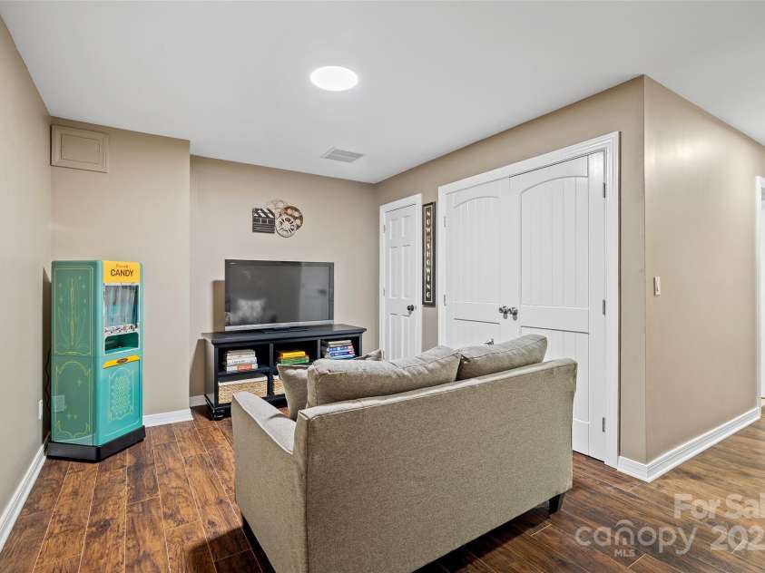 41 Rotunda Circle, Asheville, NC 28806.  MLS# CAR4225477, YatesRealty ID 2834. 