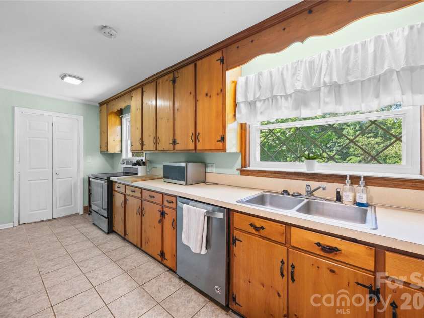 7061 Nc 200 Highway, Midland, NC 28107.  MLS# CAR4389091, YatesRealty ID 28340. 