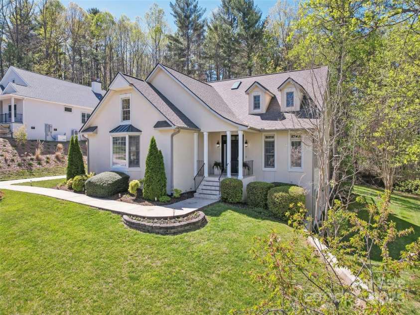 100 Mistletoe Trail, Hendersonville, NC 28791.  MLS# CAR4248156, YatesRealty ID 28342. 