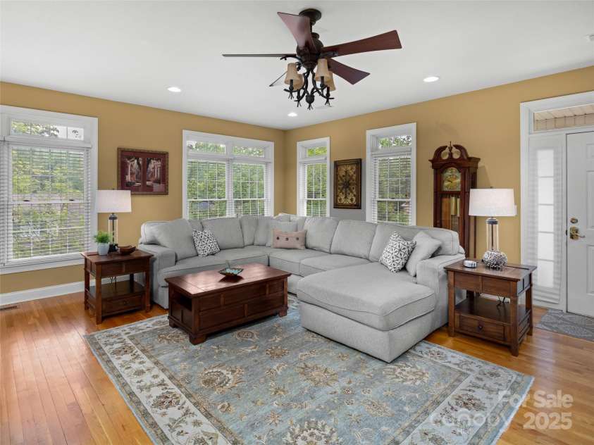 100 Mistletoe Trail, Hendersonville, NC 28791.  MLS# CAR4248156, YatesRealty ID 28342. 