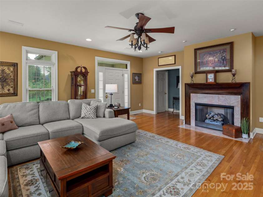 100 Mistletoe Trail, Hendersonville, NC 28791.  MLS# CAR4248156, YatesRealty ID 28342. 