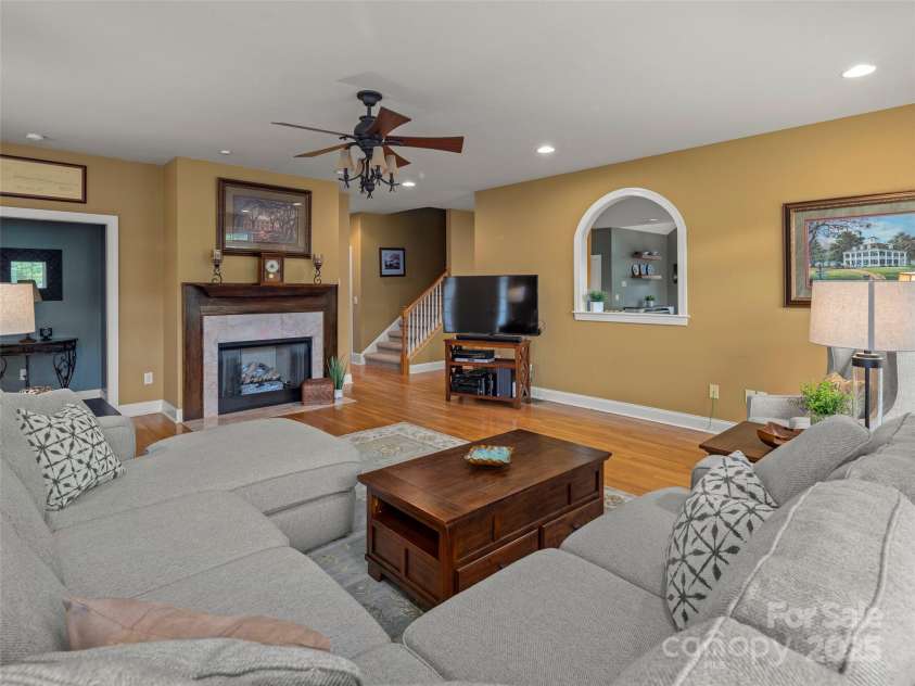 100 Mistletoe Trail, Hendersonville, NC 28791.  MLS# CAR4248156, YatesRealty ID 28342. 