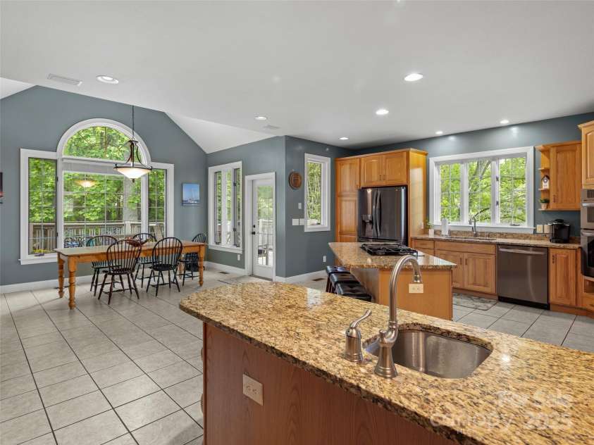 100 Mistletoe Trail, Hendersonville, NC 28791.  MLS# CAR4248156, YatesRealty ID 28342. 