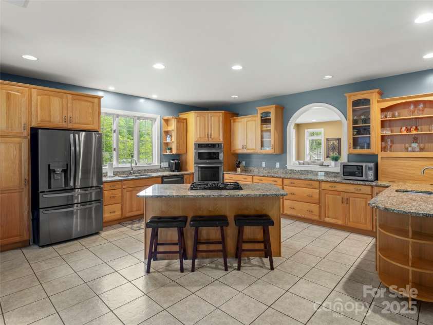 100 Mistletoe Trail, Hendersonville, NC 28791.  MLS# CAR4248156, YatesRealty ID 28342. 