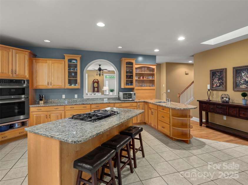 100 Mistletoe Trail, Hendersonville, NC 28791.  MLS# CAR4248156, YatesRealty ID 28342. 