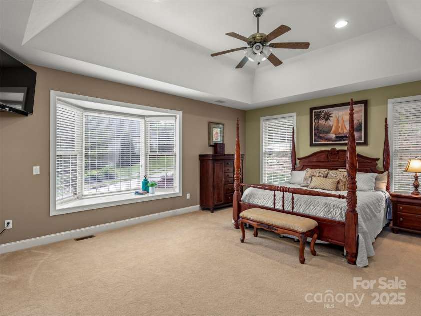 100 Mistletoe Trail, Hendersonville, NC 28791.  MLS# CAR4248156, YatesRealty ID 28342. 