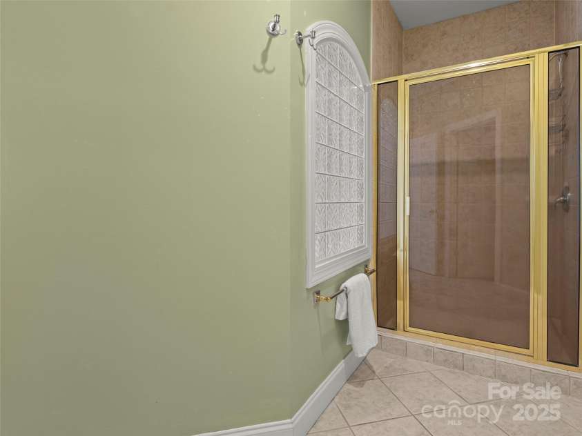 100 Mistletoe Trail, Hendersonville, NC 28791.  MLS# CAR4248156, YatesRealty ID 28342. 