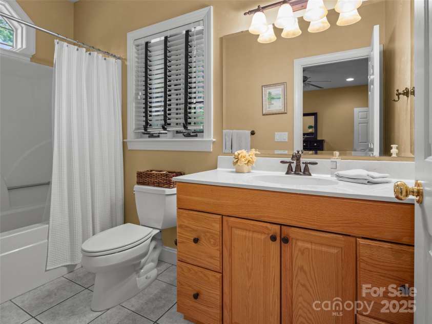 100 Mistletoe Trail, Hendersonville, NC 28791.  MLS# CAR4248156, YatesRealty ID 28342. 