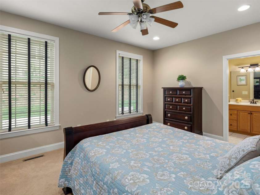 100 Mistletoe Trail, Hendersonville, NC 28791.  MLS# CAR4248156, YatesRealty ID 28342. 