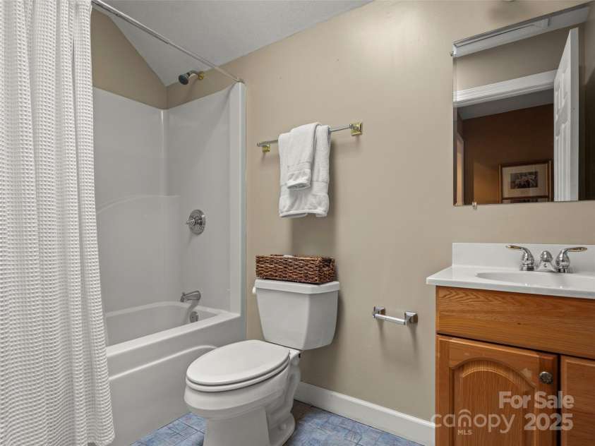 100 Mistletoe Trail, Hendersonville, NC 28791.  MLS# CAR4248156, YatesRealty ID 28342. 