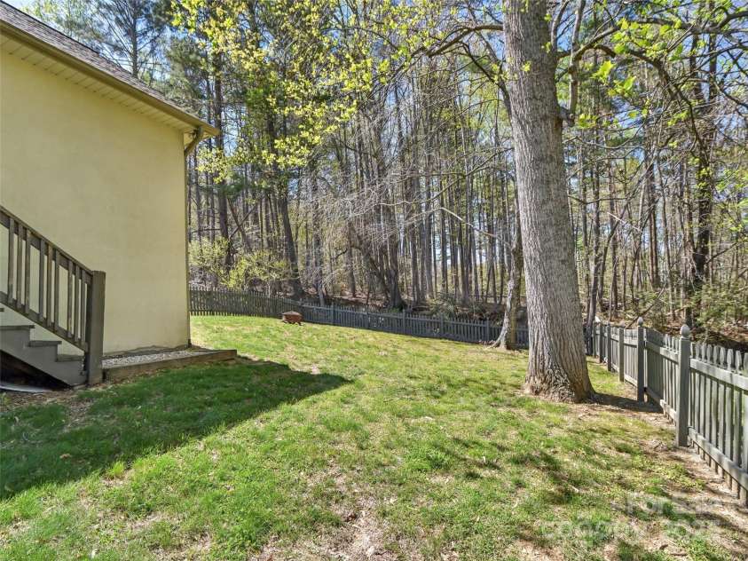 100 Mistletoe Trail, Hendersonville, NC 28791.  MLS# CAR4248156, YatesRealty ID 28342. 
