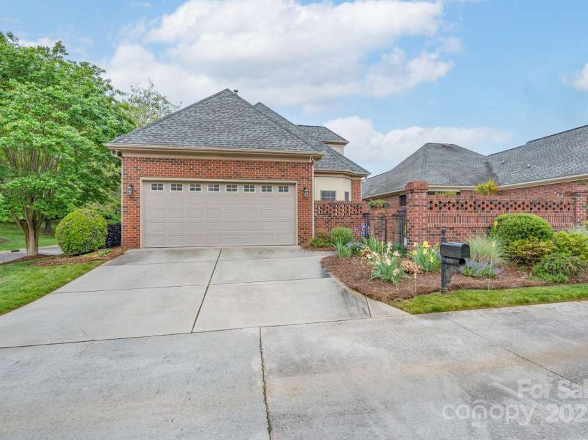 104 Hallmark Crossing, Rock Hill, SC 29732.  MLS# CAR4243961, YatesRealty ID 28343. Double Garage