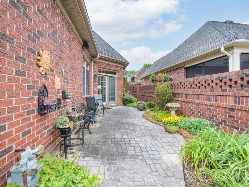 104 Hallmark Crossing, Rock Hill, SC 29732.  MLS# CAR4243961, YatesRealty ID 28343. Gorgeous Courtyard