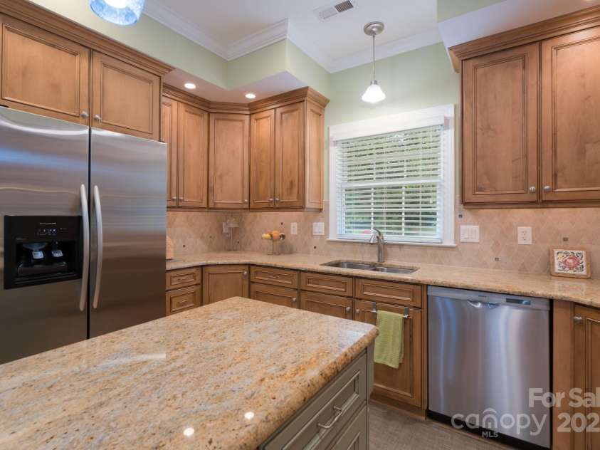 104 Hallmark Crossing, Rock Hill, SC 29732.  MLS# CAR4243961, YatesRealty ID 28343. Kitchen