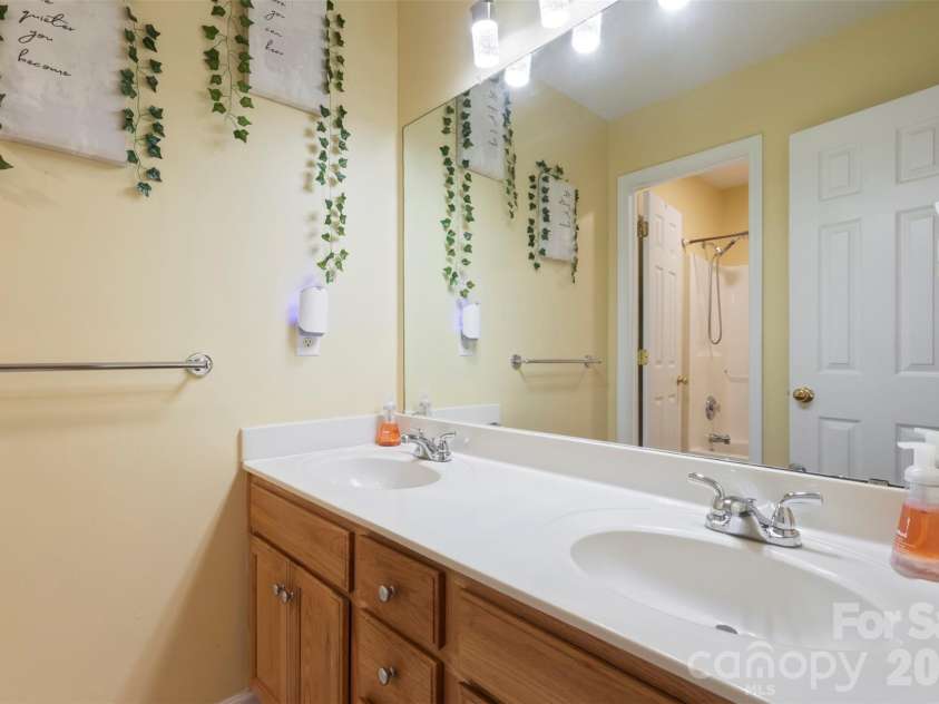 11444 Mangla Drive, Charlotte, NC 28214.  MLS# CAR4374811, YatesRealty ID 28343. 