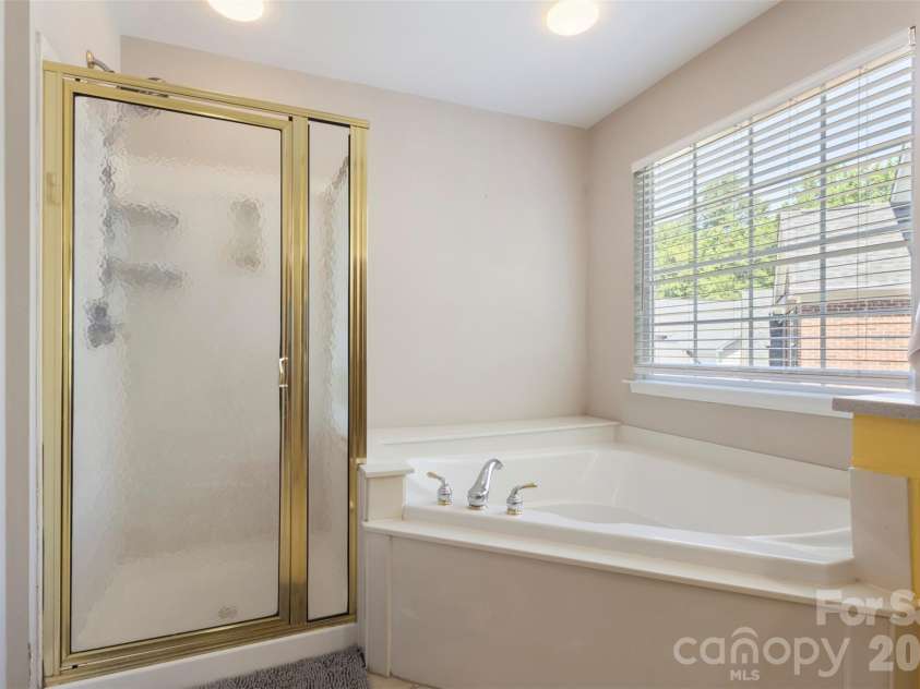 11444 Mangla Drive, Charlotte, NC 28214.  MLS# CAR4374811, YatesRealty ID 28343. 