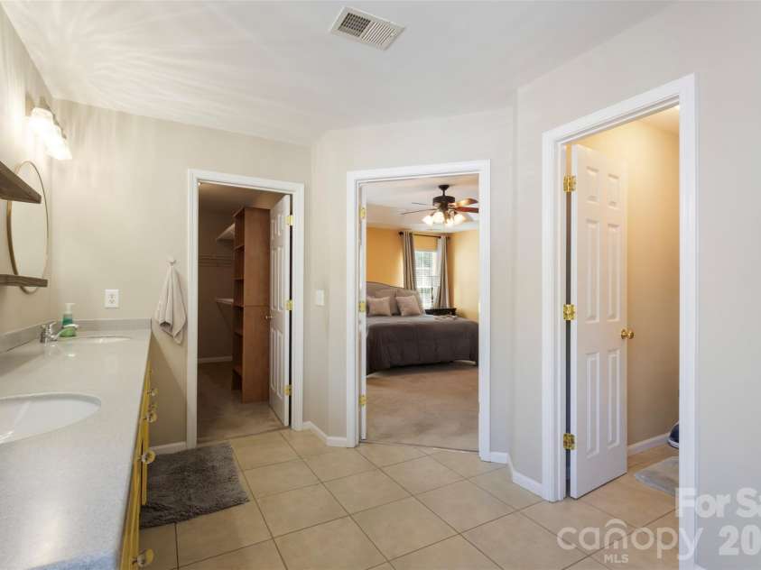 11444 Mangla Drive, Charlotte, NC 28214.  MLS# CAR4374811, YatesRealty ID 28343. 