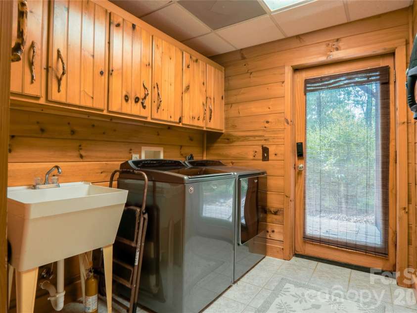 300 Williams Circle, Lake Lure, NC 28746.  MLS# CAR4364114, YatesRealty ID 28345. 