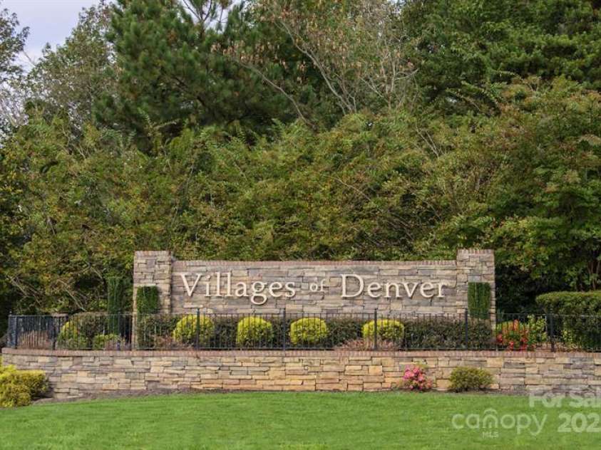 522 Lenswood Court, Denver, NC 28037.  MLS# CAR4254567, YatesRealty ID 28346. Community monument