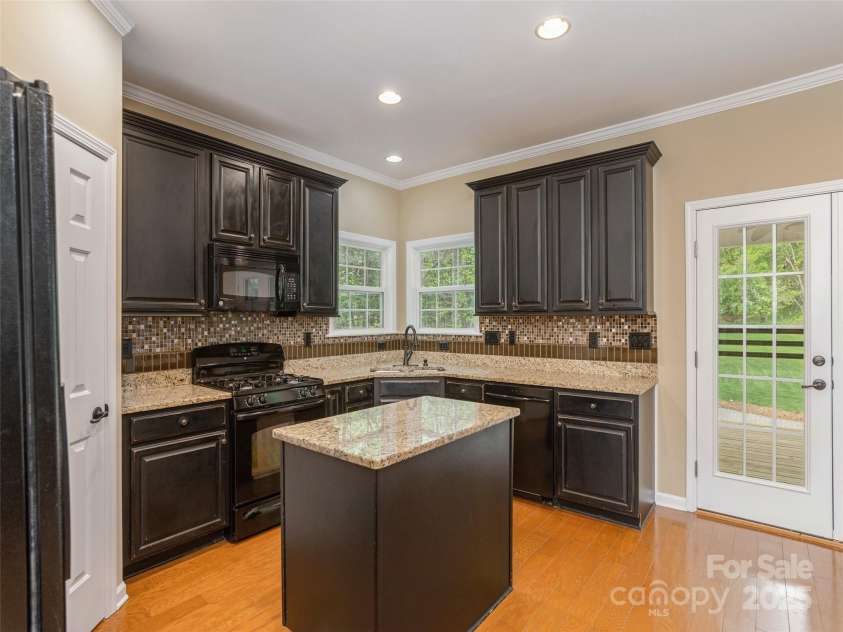 15 Dansford Lane, Arden, NC 28704.  MLS# CAR4255173, YatesRealty ID 28347. Natural Gas range for the chef...