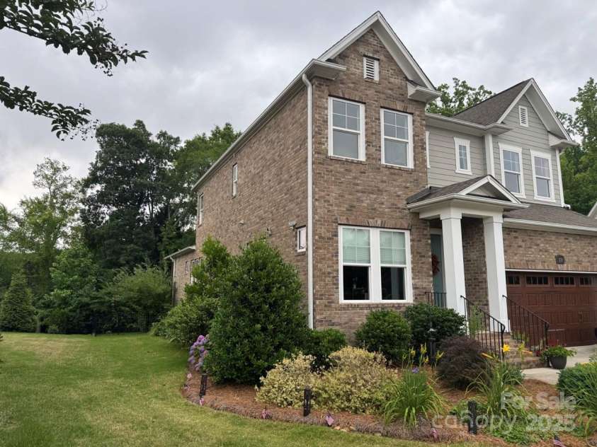 1124 Greenbridge Drive, Matthews, NC 28105.  MLS# CAR4263945, YatesRealty ID 28348. 