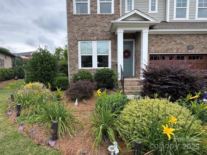 1124 Greenbridge Drive, Matthews, NC 28105.  MLS# CAR4263945, YatesRealty ID 28348. 
