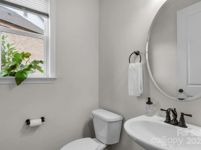 1124 Greenbridge Drive, Matthews, NC 28105.  MLS# CAR4263945, YatesRealty ID 28348. 