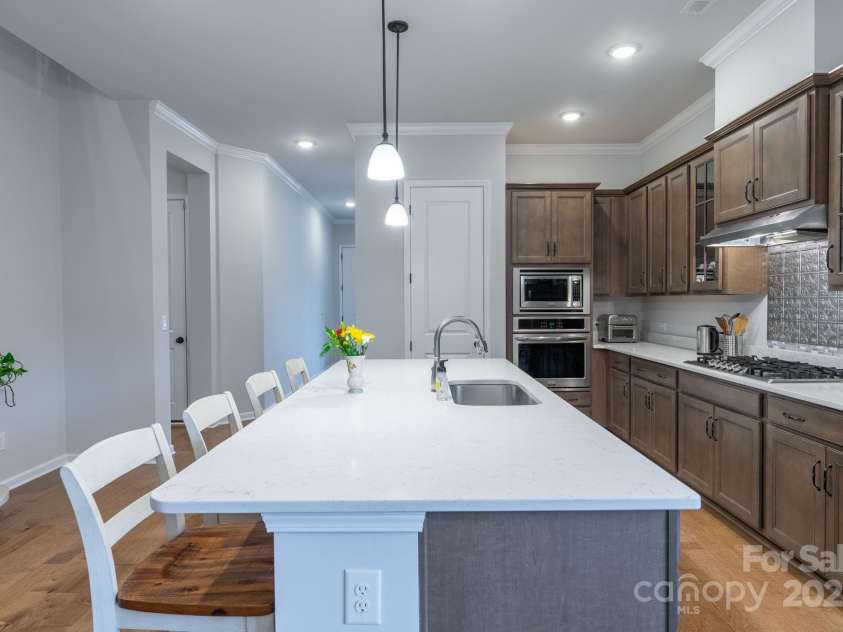 1124 Greenbridge Drive, Matthews, NC 28105.  MLS# CAR4263945, YatesRealty ID 28348. 