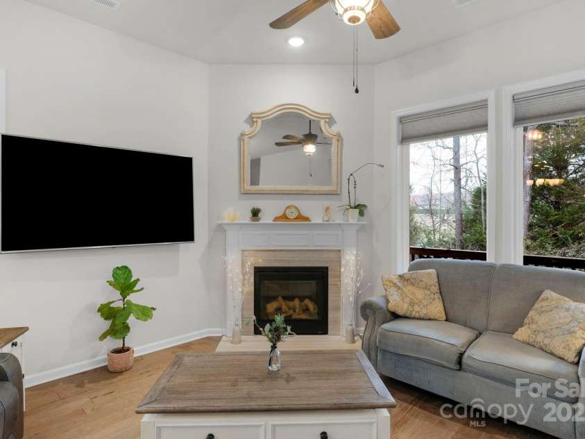 1124 Greenbridge Drive, Matthews, NC 28105.  MLS# CAR4263945, YatesRealty ID 28348. 