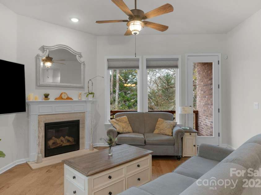 1124 Greenbridge Drive, Matthews, NC 28105.  MLS# CAR4263945, YatesRealty ID 28348. 